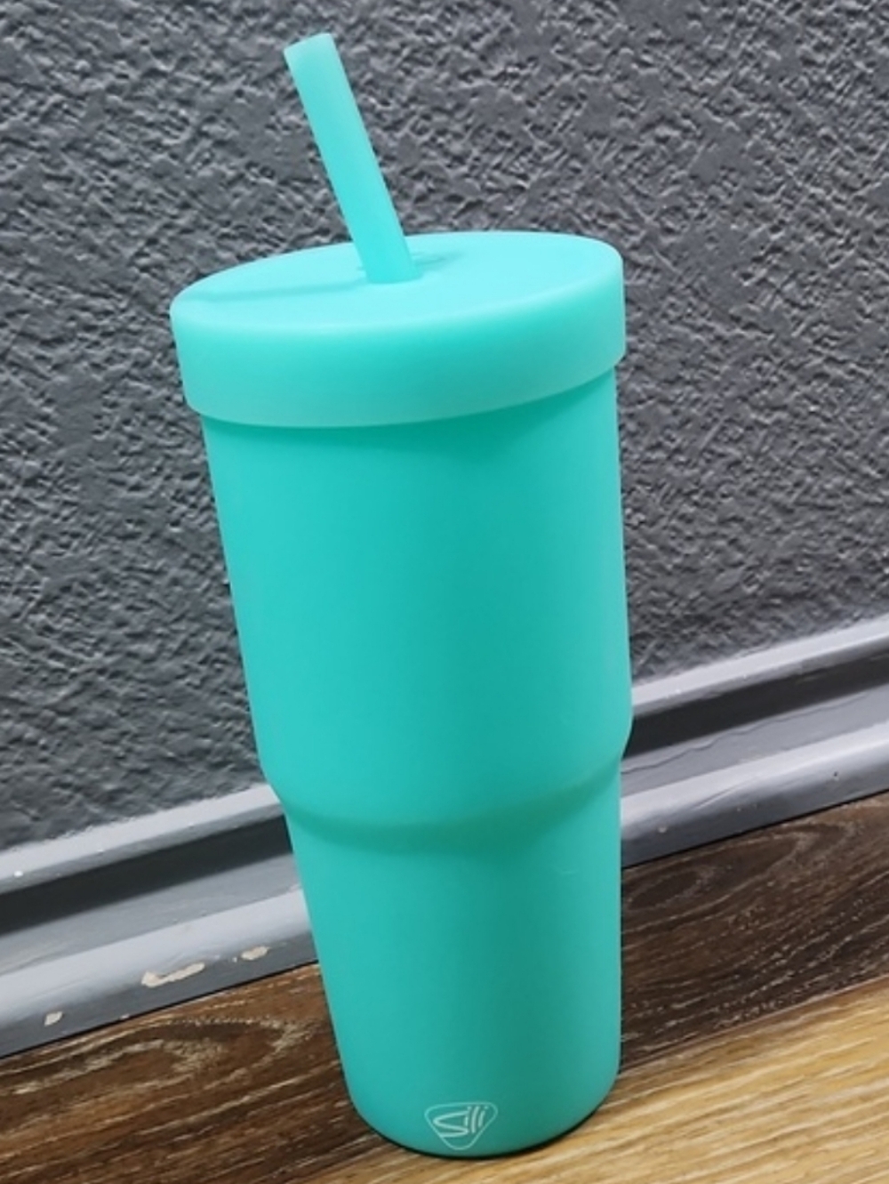NWOT RETIRED Silipint 32 oz Straw Tumbler Aqua Light Blue Green Turquoise Teal
